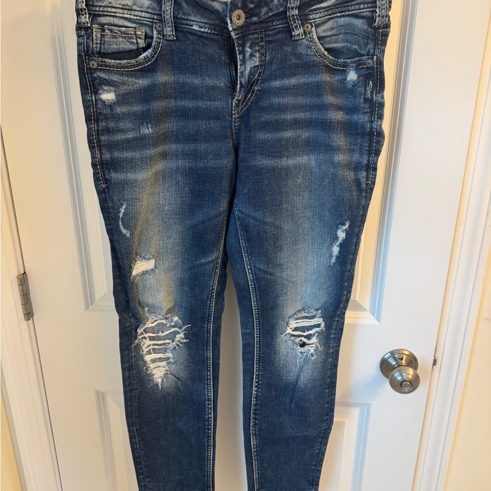 Silver Jeans Suki Super Stretch 27.5” length Distressed Denim